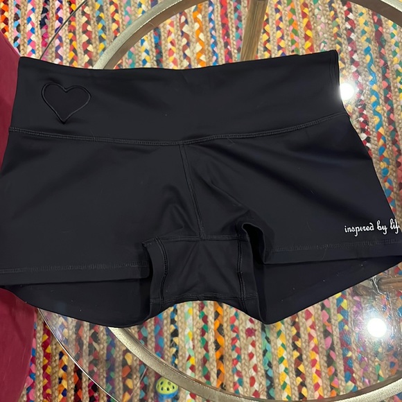 Mini Bike Short w. Heart Detail - Picture 1 of 4